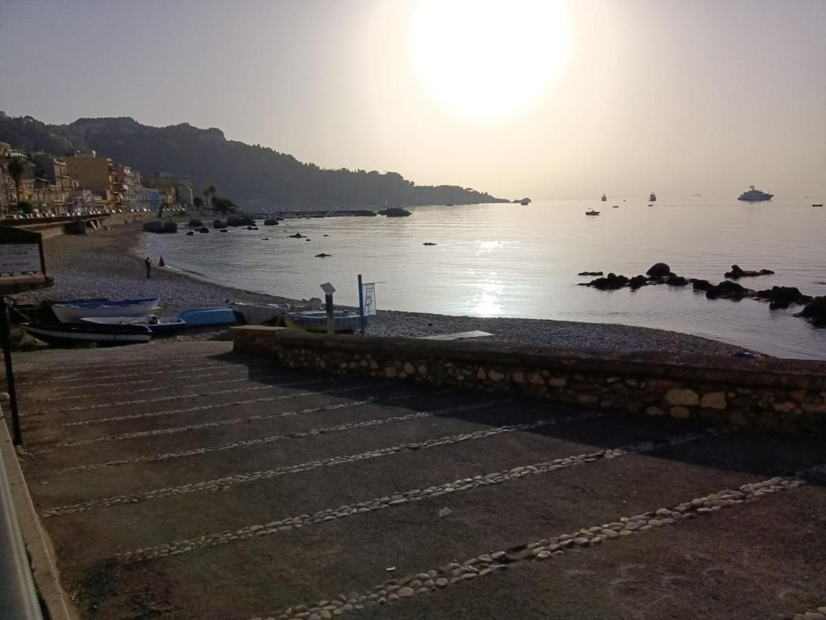 Appartamento Bilocale Fronte Mare Giardini Naxos Esterno foto