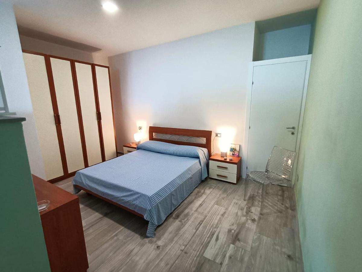 Appartamento Bilocale Fronte Mare Giardini Naxos Esterno foto