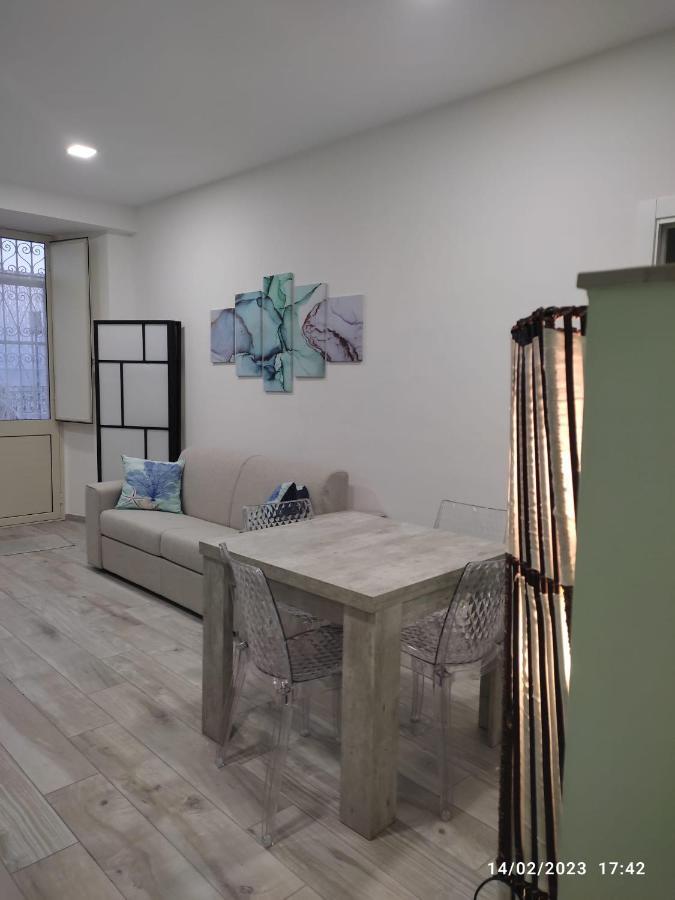 Appartamento Bilocale Fronte Mare Giardini Naxos Esterno foto