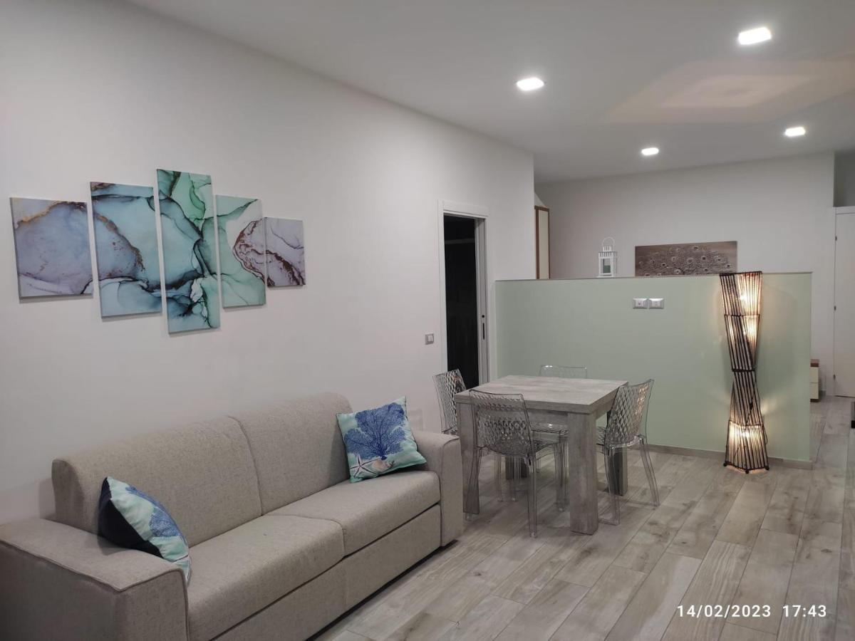 Appartamento Bilocale Fronte Mare Giardini Naxos Esterno foto