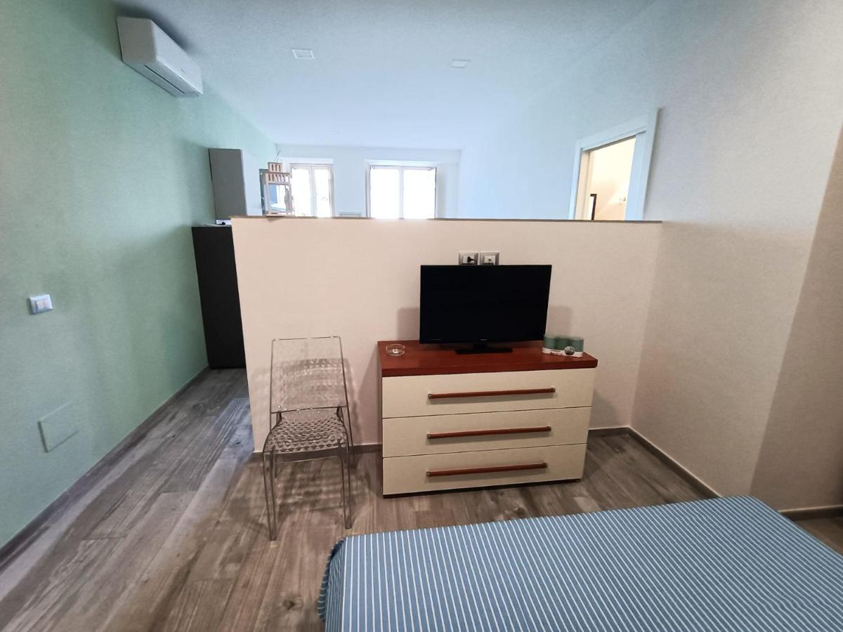 Appartamento Bilocale Fronte Mare Giardini Naxos Esterno foto